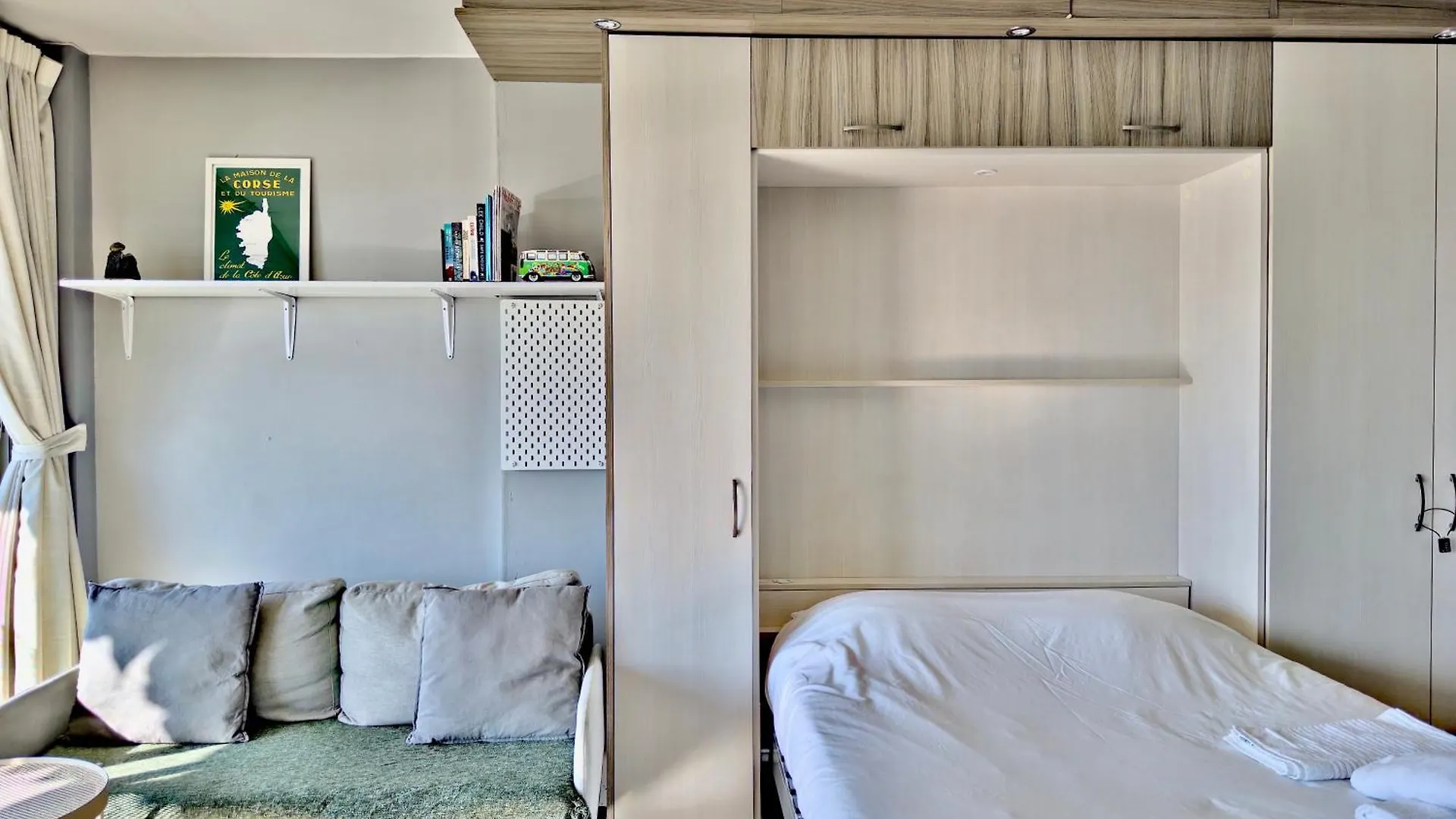 Panoramic Sea View Studio 24H Checkin Cagnes-sur-Mer 0*,  Frankrig