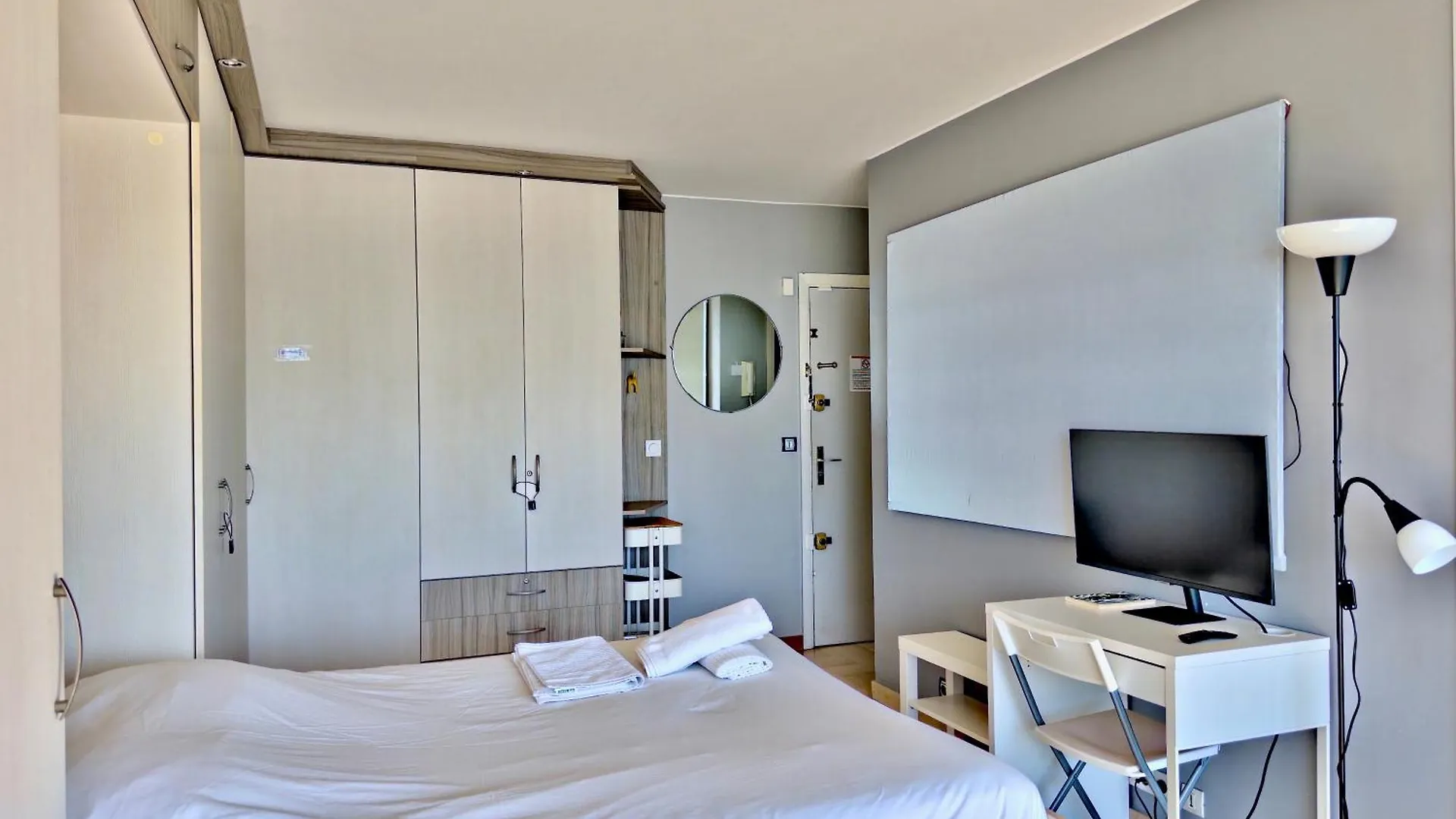 Panoramic Sea View Studio 24H Checkin Cagnes-sur-Mer